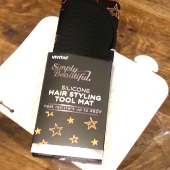Vivitar Simply Beautiful Silicone Hair Styling Tool Mat Set - Picture 3 of 7